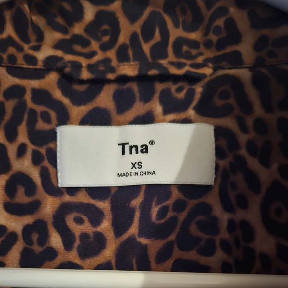 **SOLD** TNA Leopard Print Shirt - Picture 3 of 6